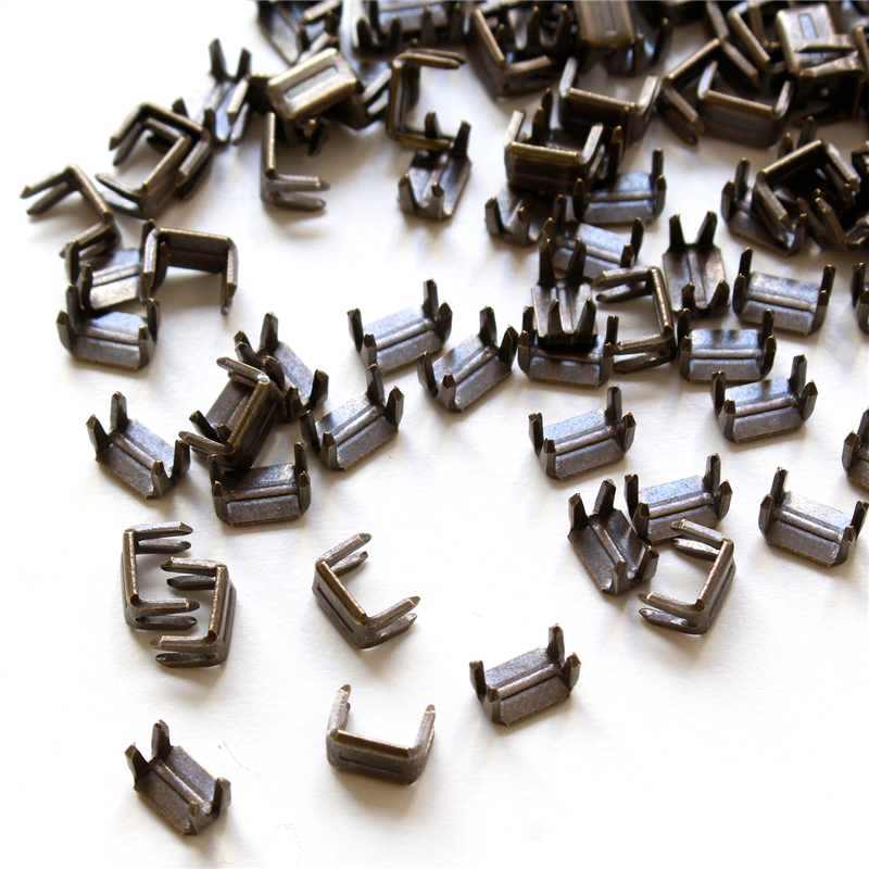 日本紐釦貿易 YKK 5番金属ファスナー用下止め金具 500個入 アンティークゴールド F2-224-500 (ご注文単位1束)【直送品】