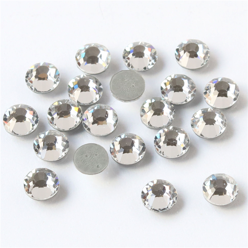 日本紐釦貿易 プレシオサ ラインストーン ホットフィックス 熱接着 SS20 144個入 クリスタル M2038SS20-00030L （ご注文単位1束）【直送品】