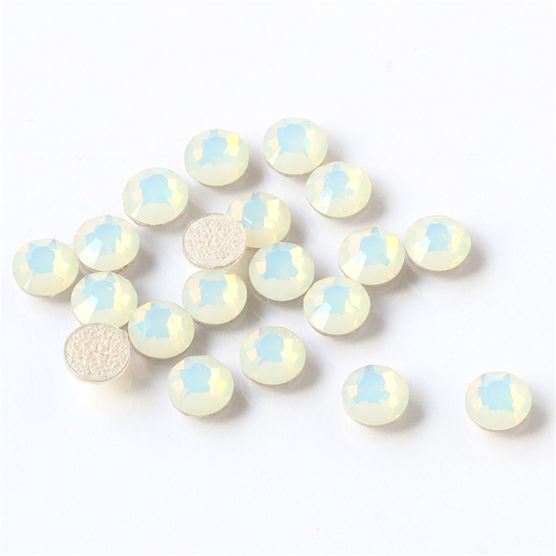 日本紐釦貿易 プレシオサ ラインストーン ボンド接着 SS16 144個入 ホワイトオパール P2028SS16-01000L （ご注文単位1束）【直送品】