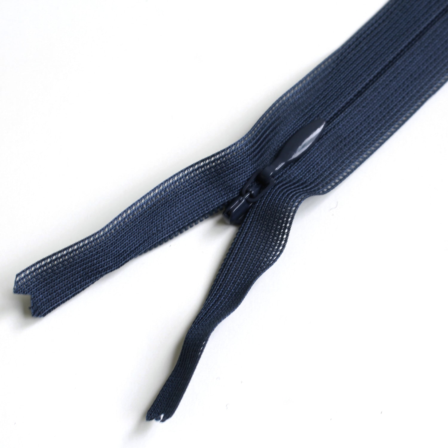 日本紐釦貿易 Y.K.K コンシールファスナー 22cm 5本入 col.560 KS22-560 紺 (ご注文単位1束)【直送品】