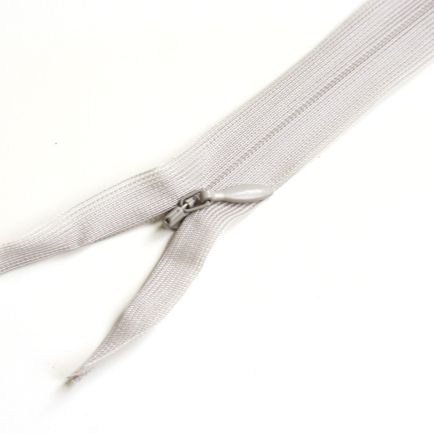 日本紐釦貿易 Y.K.K コンシールファスナー 56cm 5本入 col.576 KS56-576 薄グレー (ご注文単位1束)【直送品】