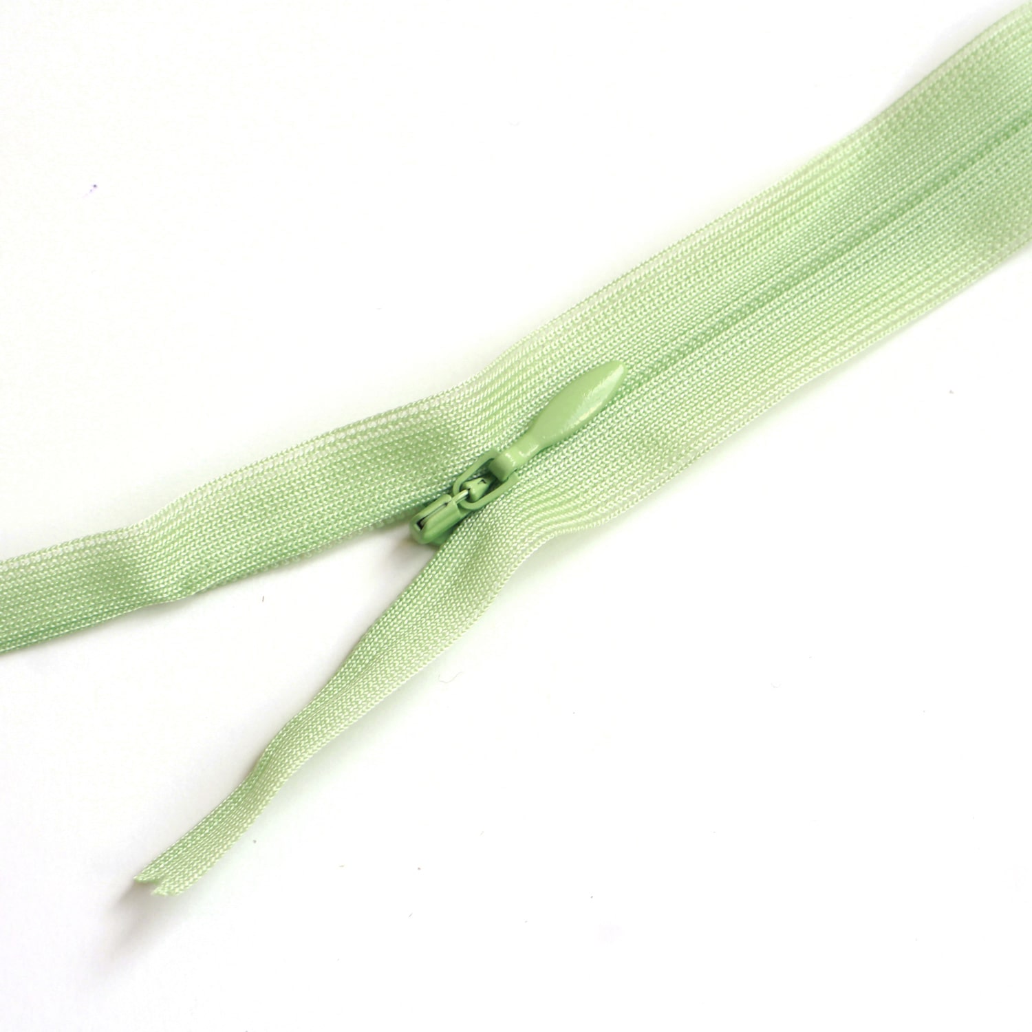 日本紐釦貿易 Y.K.K コンシールファスナー 22cm 5本入 col.532 KS22-532 ライトグリーン （ご注文単位1束）【直送品】