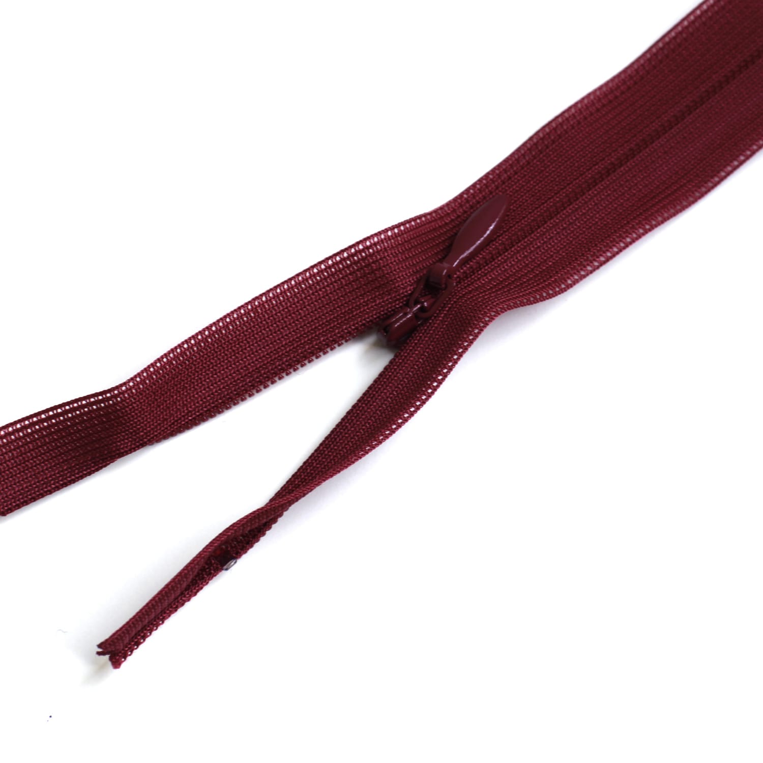 日本紐釦貿易 Y.K.K コンシールファスナー 56cm 5本入 col.527 KS56-527 紅 (ご注文単位1束)【直送品】