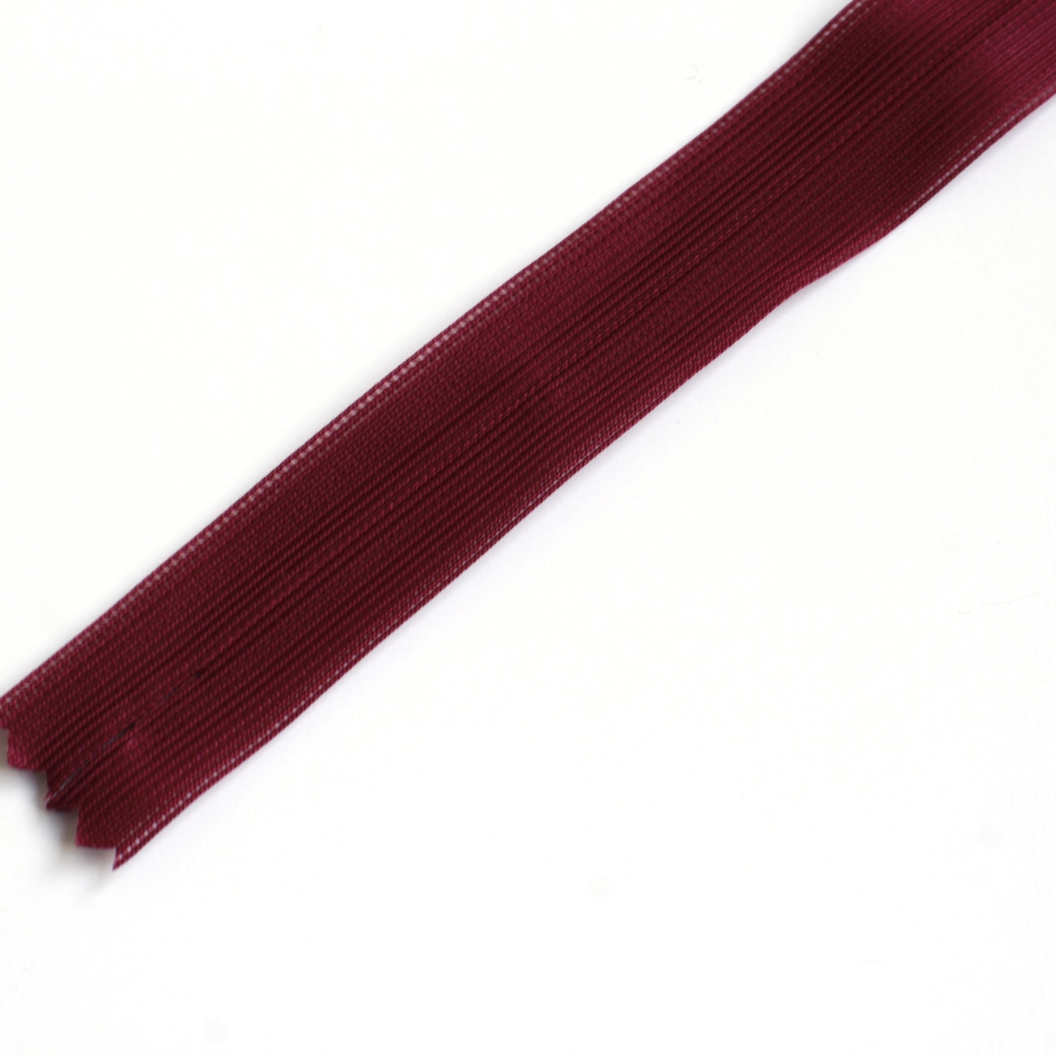 日本紐釦貿易 Y.K.K コンシールファスナー 56cm 5本入 col.527 KS56-527 紅 (ご注文単位1束)【直送品】