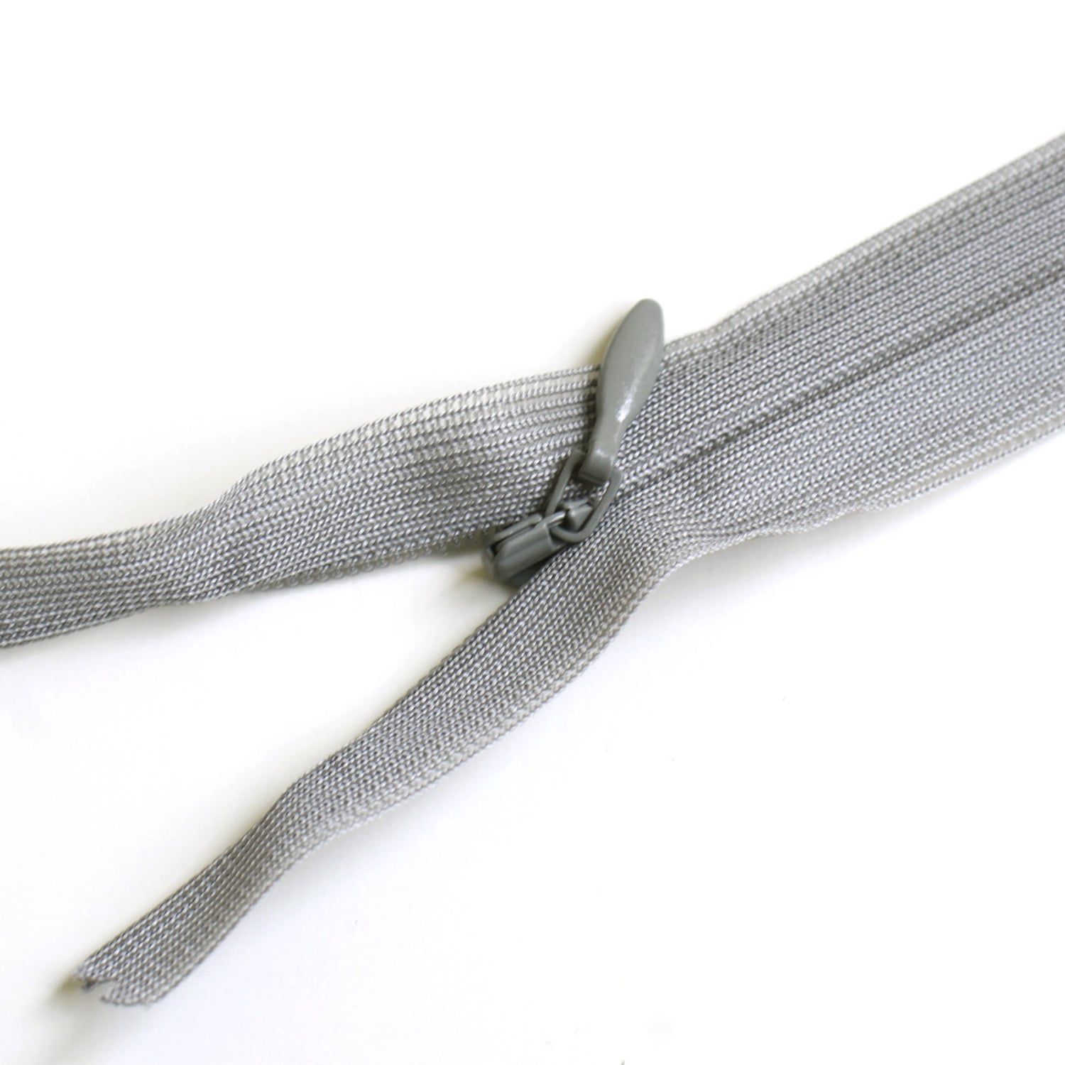 日本紐釦貿易 Y.K.K コンシールファスナー 56cm 5本入 col.577 KS56-577 グレー （ご注文単位1束）【直送品】