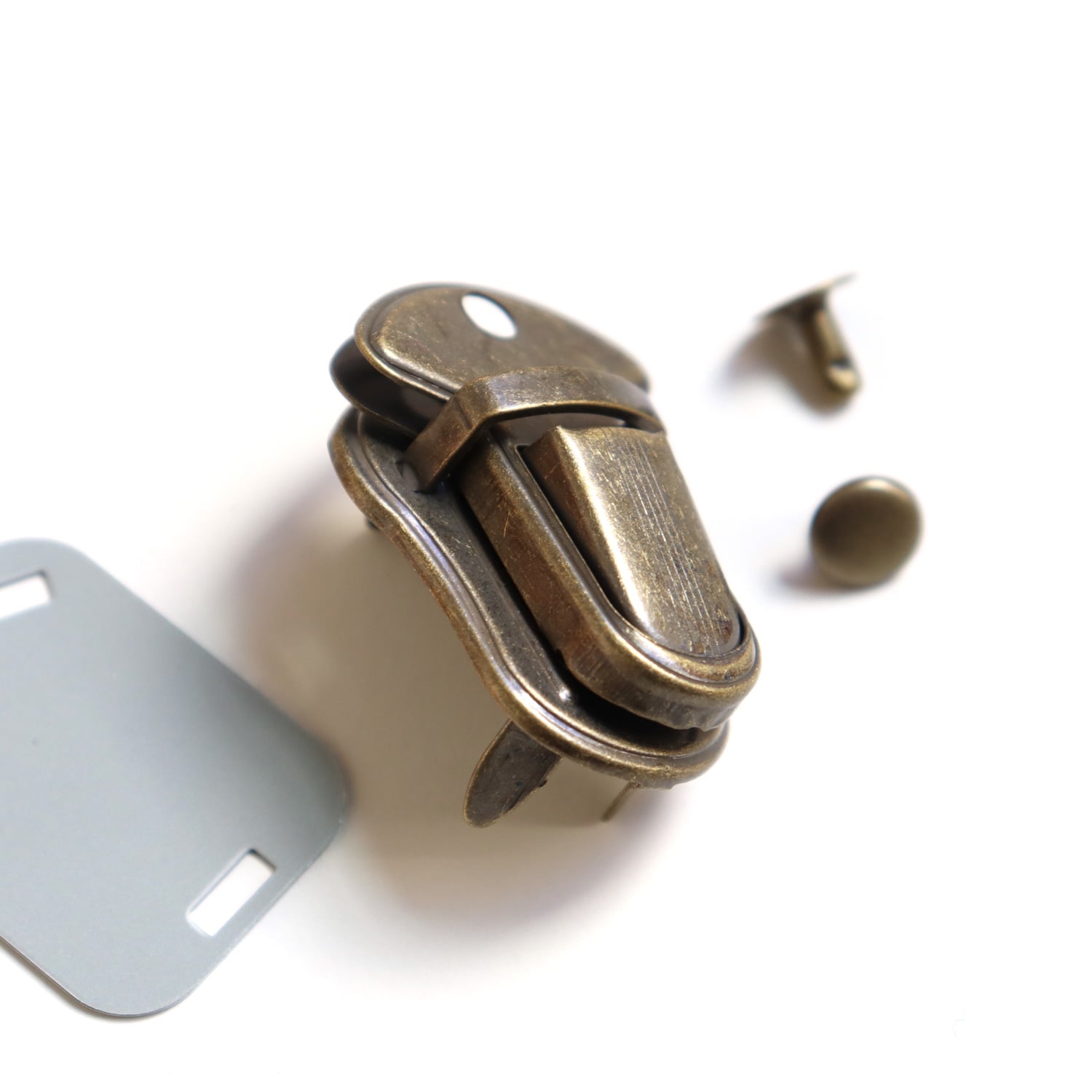 日本紐釦貿易 豆差込錠 アンティークゴールド 5個入り M253-AG (ご注文単位1束)【直送品】