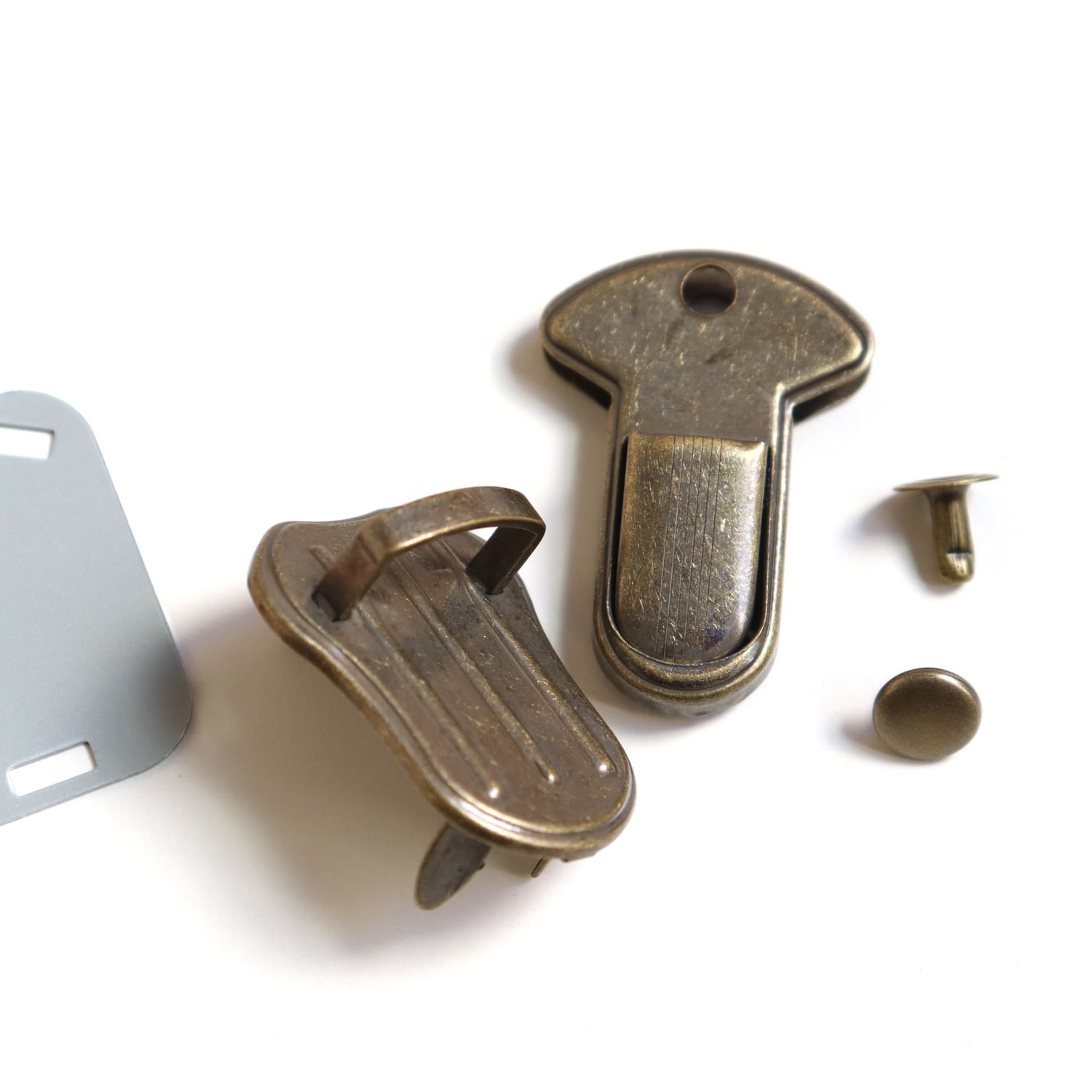 日本紐釦貿易 豆差込錠 アンティークゴールド 5個入り M253-AG (ご注文単位1束)【直送品】