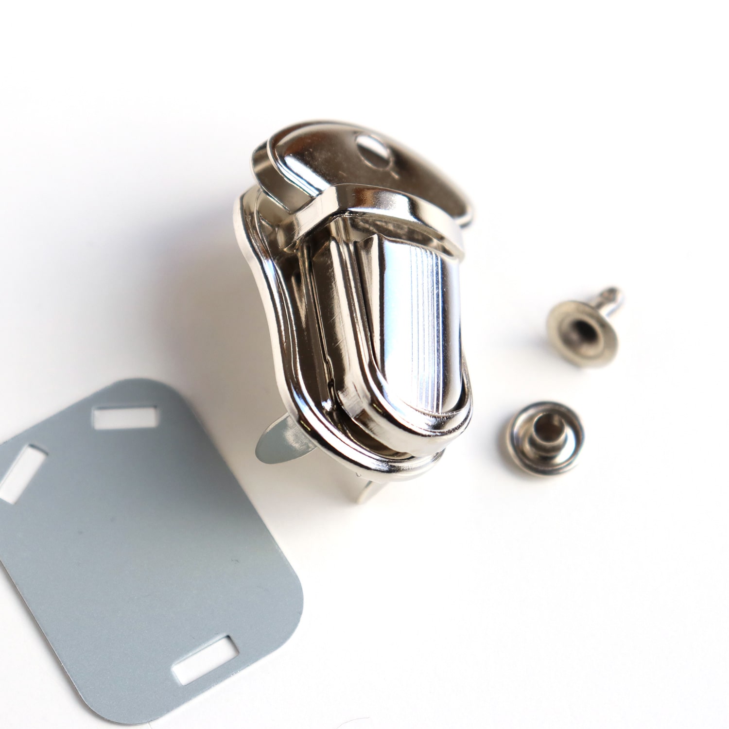 日本紐釦貿易 豆差込錠 シルバー 5個入り M253-S (ご注文単位1束)【直送品】