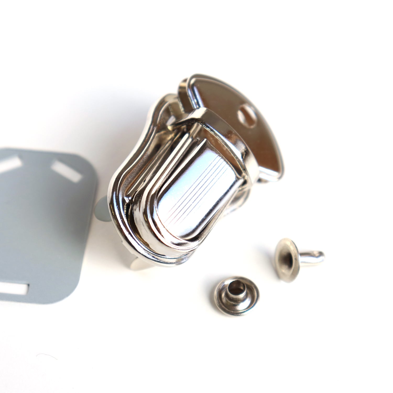 日本紐釦貿易 豆差込錠 シルバー 5個入り M253-S (ご注文単位1束)【直送品】