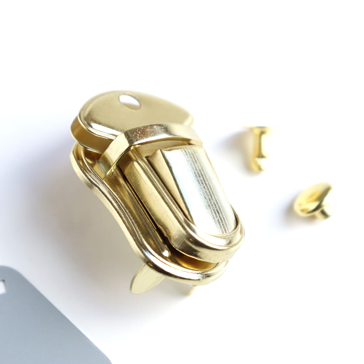 日本紐釦貿易 豆差込錠 ゴールド 5個入り M253-G (ご注文単位1束)【直送品】