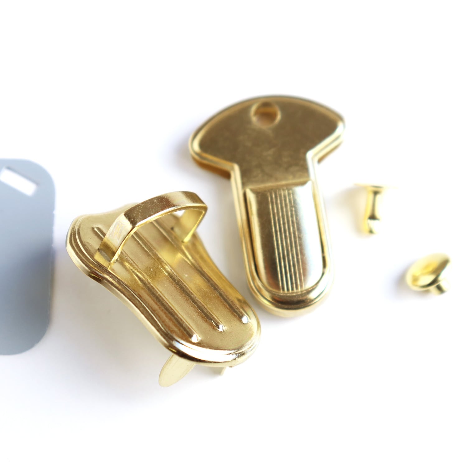 日本紐釦貿易 豆差込錠 ゴールド 5個入り M253-G (ご注文単位1束)【直送品】