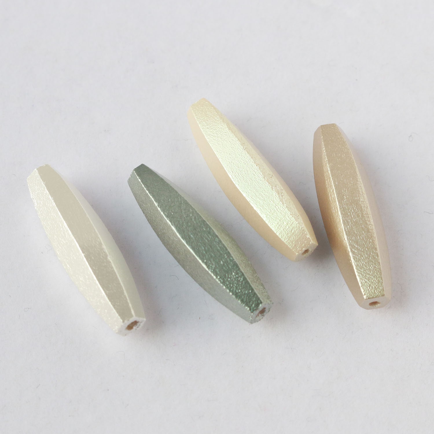 日本紐釦貿易 ウッドパール ナツメ W9mm×H31mm ホワイト A23-5W (ご注文単位1束)【直送品】