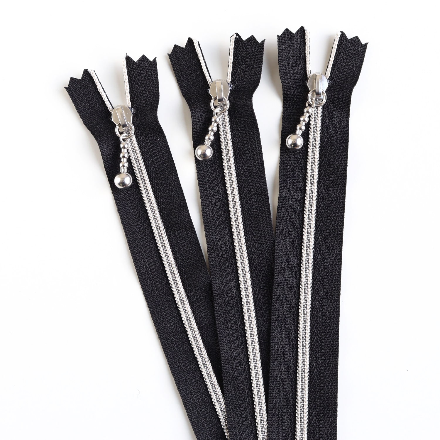 日本紐釦貿易 Y.K.K メタリオンファスナー 3C 20cm黒/シルバー 3本入 3CM20-1S （ご注文単位1束）【直送品】