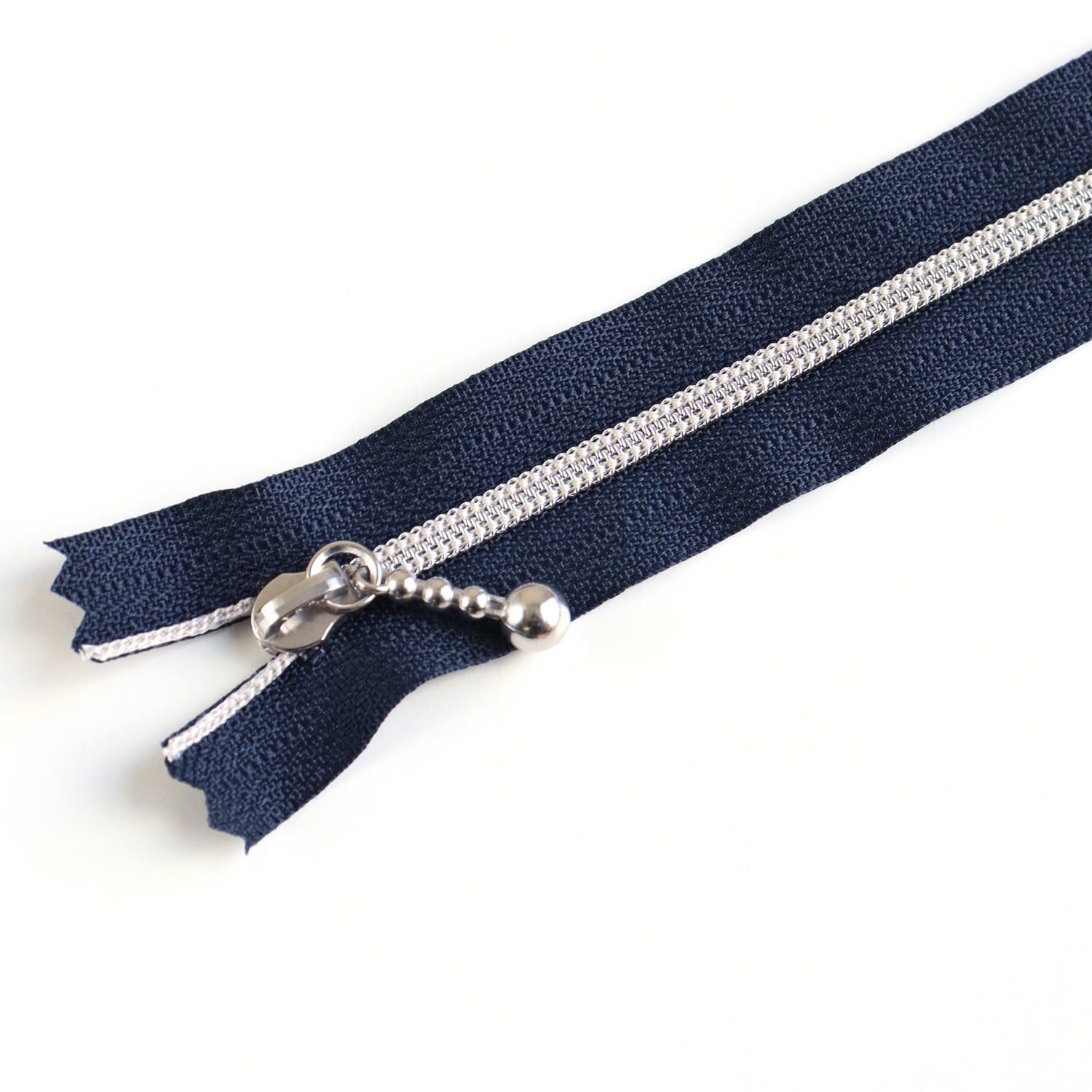 日本紐釦貿易 Y.K.K メタリオンファスナー 3C 20cm紺/シルバー 3本入 3CM20-3S (ご注文単位1束)【直送品】