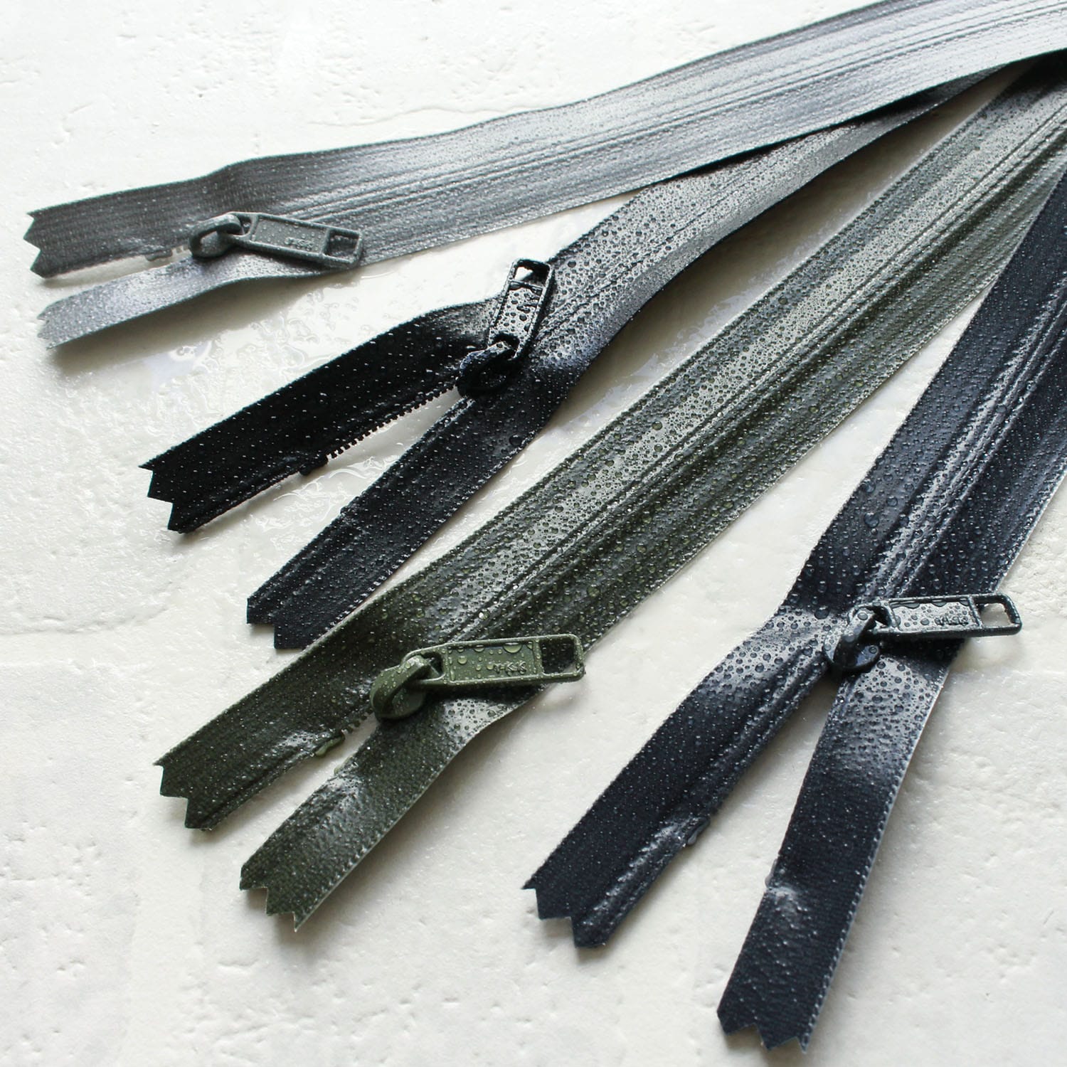 日本紐釦貿易 Y.K.K 止水ファスナー 20cm 3本入 ブラック 3CFT20-580 (ご注文単位1束)【直送品】