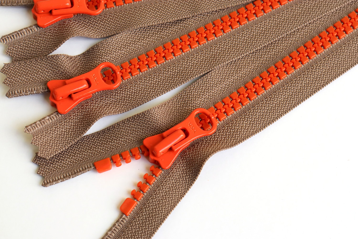 日本紐釦貿易 Y.K.K 8ビスロンファスナー 20cm グレー×オレンジ 8VSC20-CO3 （ご注文単位1束）【直送品】