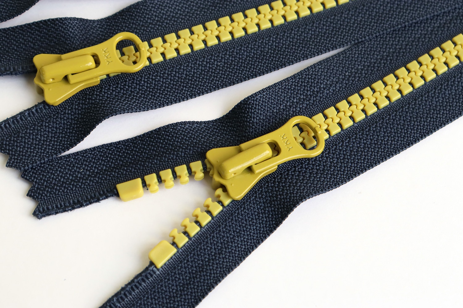 日本紐釦貿易 Y.K.K 8ビスロンファスナー 20cm ブルー×カラシ 8VSC20-CO7 (ご注文単位1束)【直送品】