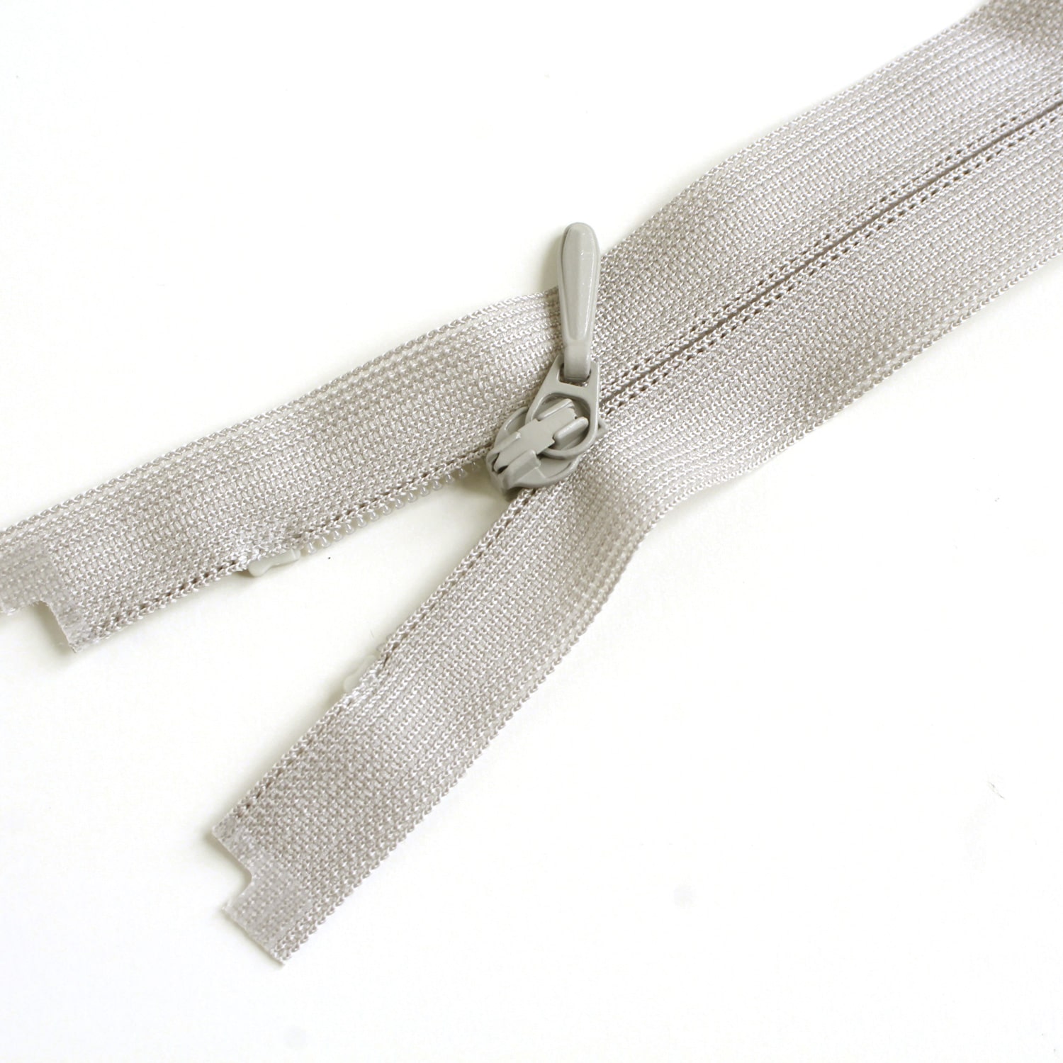 日本紐釦貿易 Y.K.K 裏使い コイルオープンファスナー 56cm 同色3本入 col.576 グレー 3COR56-576 (ご注文単位1束)【直送品】