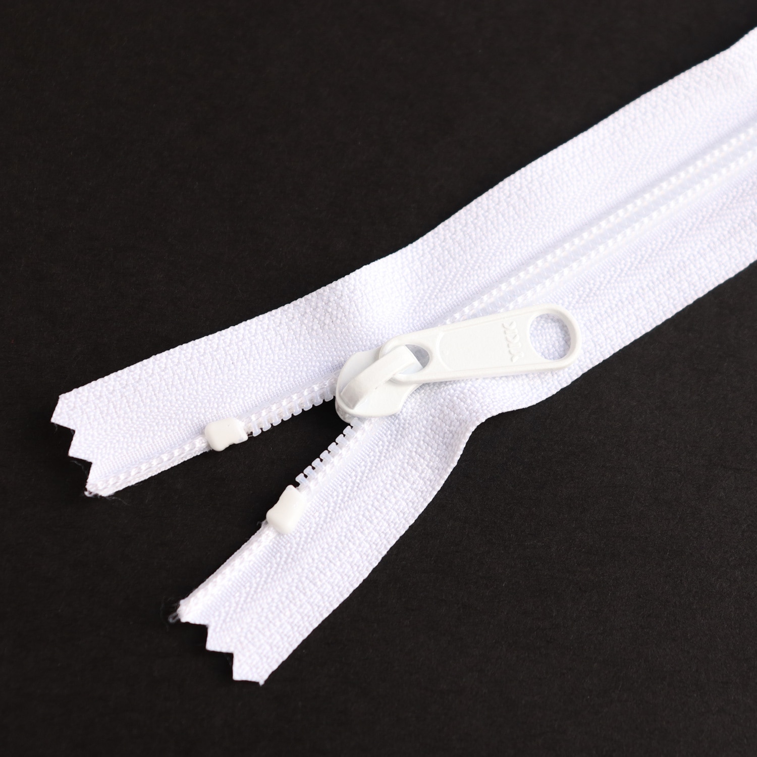 日本紐釦貿易 Y.K.K コイルファスナー 34cm 同色5本入り col.501 白 5CN34-501 (ご注文単位1束)【直送品】