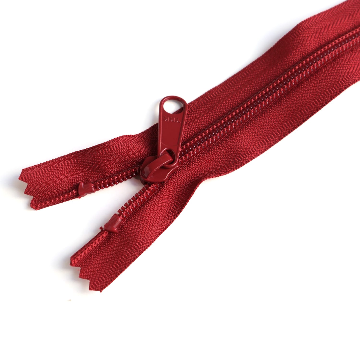 日本紐釦貿易 Y.K.K コイルファスナー 34cm 同色5本入り col.520 エンジ 5CN34-520 (ご注文単位1束)【直送品】