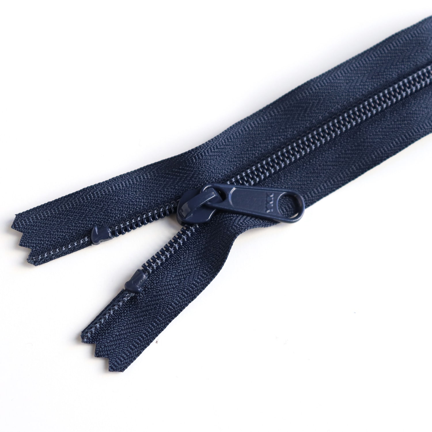 日本紐釦貿易 Y.K.K コイルファスナー 34cm 同色5本入り col.560 紺 5CN34-560 (ご注文単位1束)【直送品】