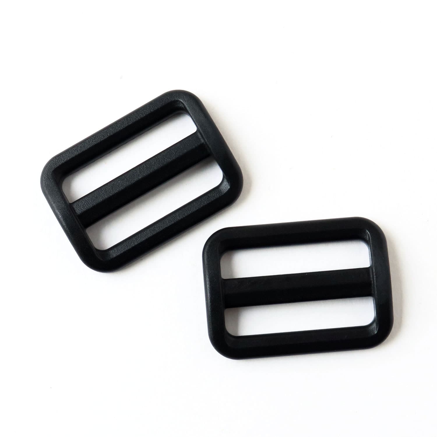日本紐釦貿易 Y.K.K プラスチックパーツ プラパーツ アジャスター 黒 31mm巾 2個入 LA30-580 (ご注文単位1枚)【直送品】