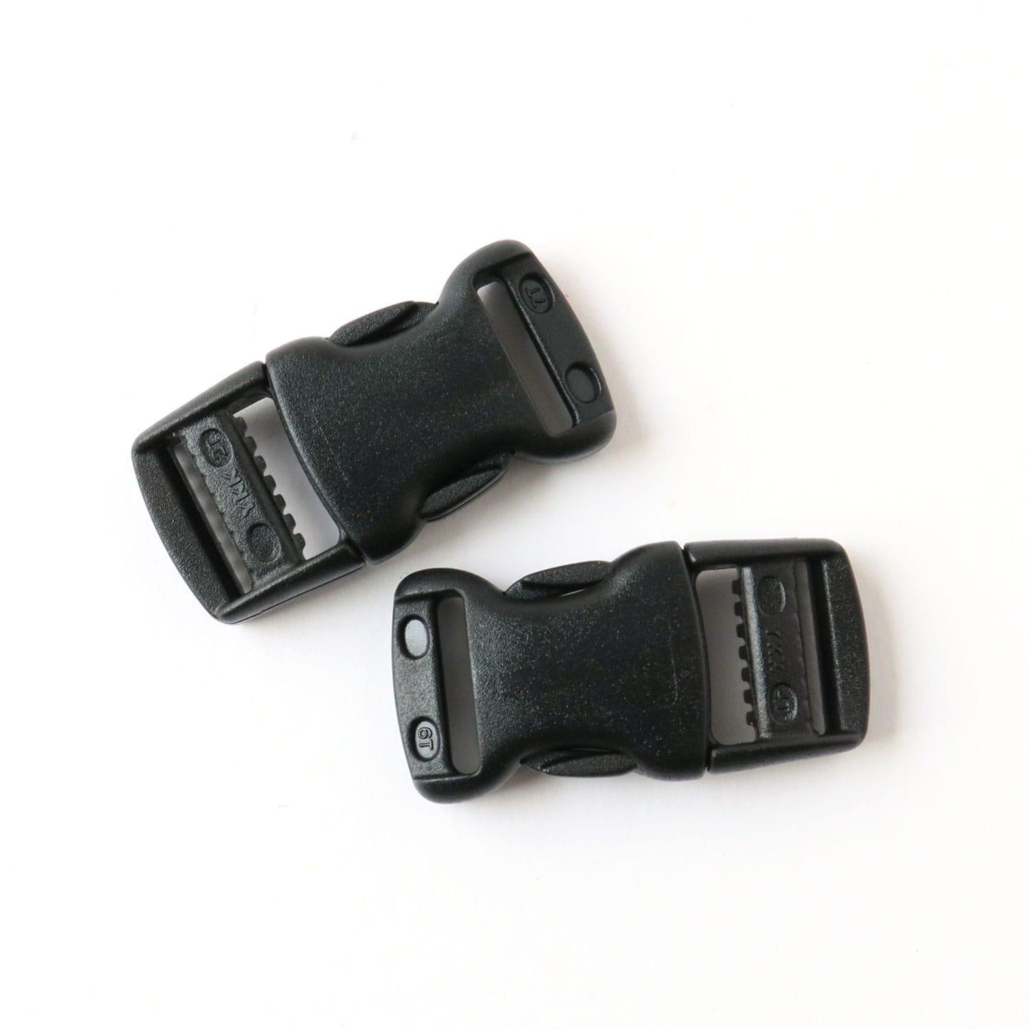 日本紐釦貿易 Y.K.K プラスチックパーツ プラパーツ バックル 黒 内径15mm巾 2個入 LB15-580 (ご注文単位1枚)【直送品】