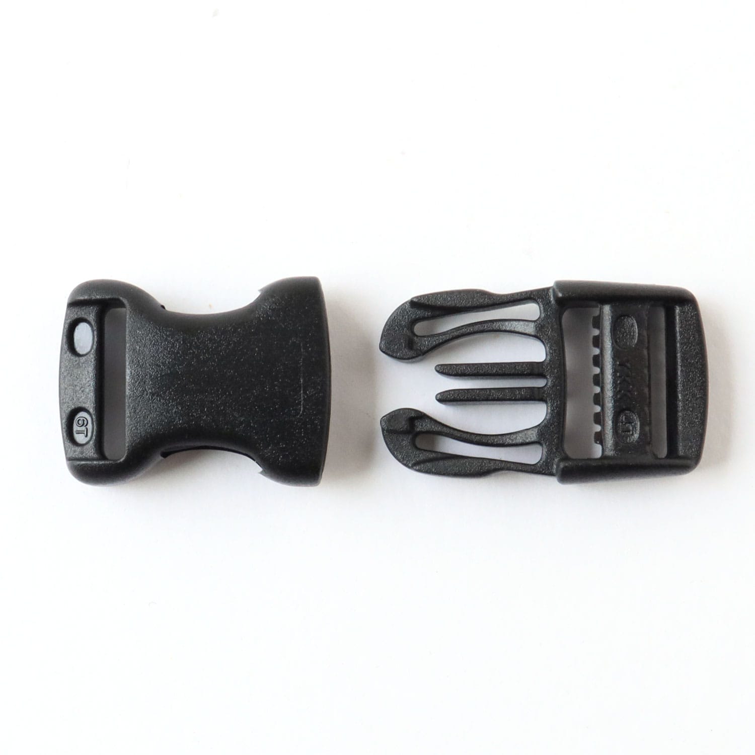 日本紐釦貿易 Y.K.K プラスチックパーツ プラパーツ バックル 黒 内径15mm巾 2個入 LB15-580 (ご注文単位1枚)【直送品】