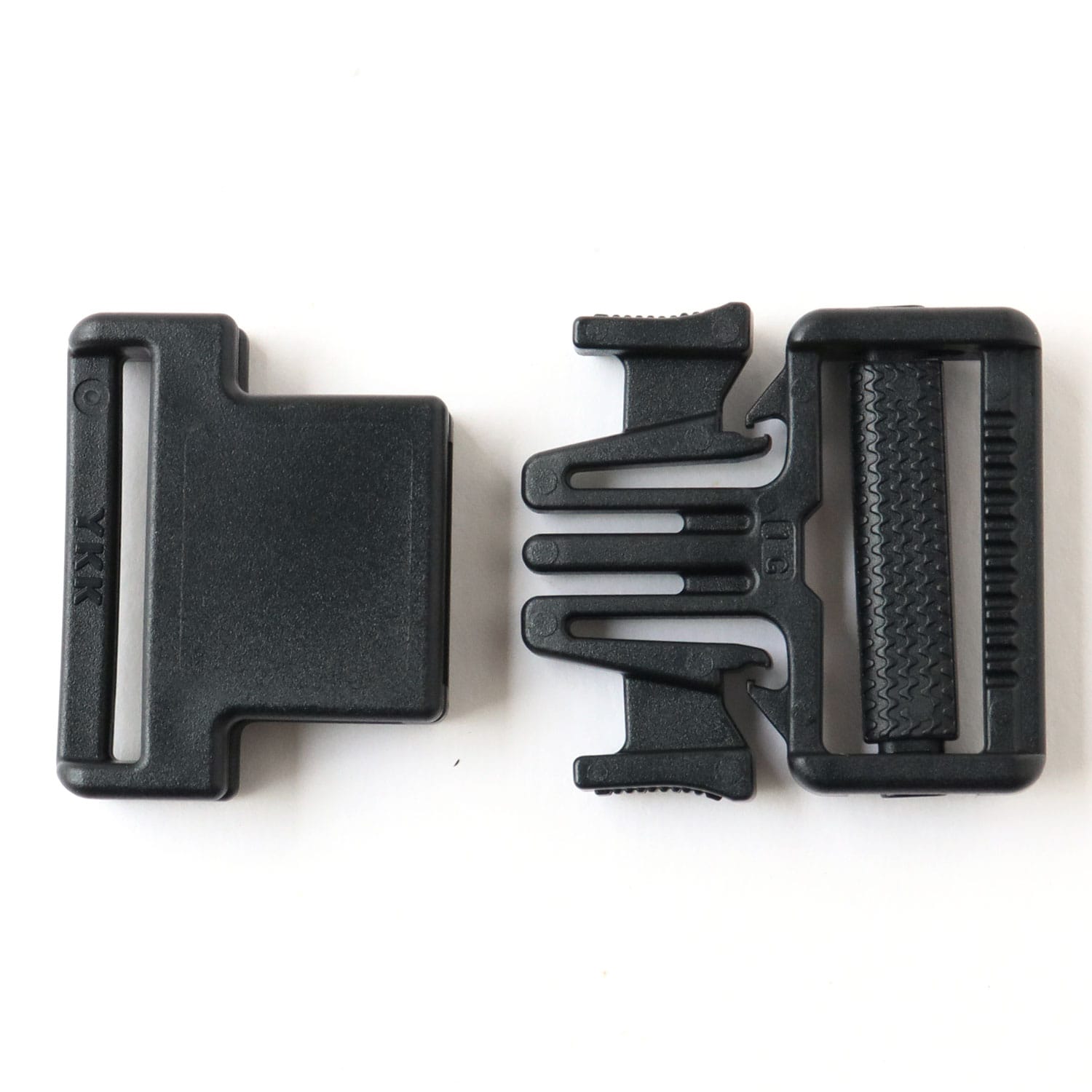 日本紐釦貿易 Y.K.K プラスチックパーツ プラパーツ バックル 黒 30mm巾 LB30-580 (ご注文単位1枚)【直送品】