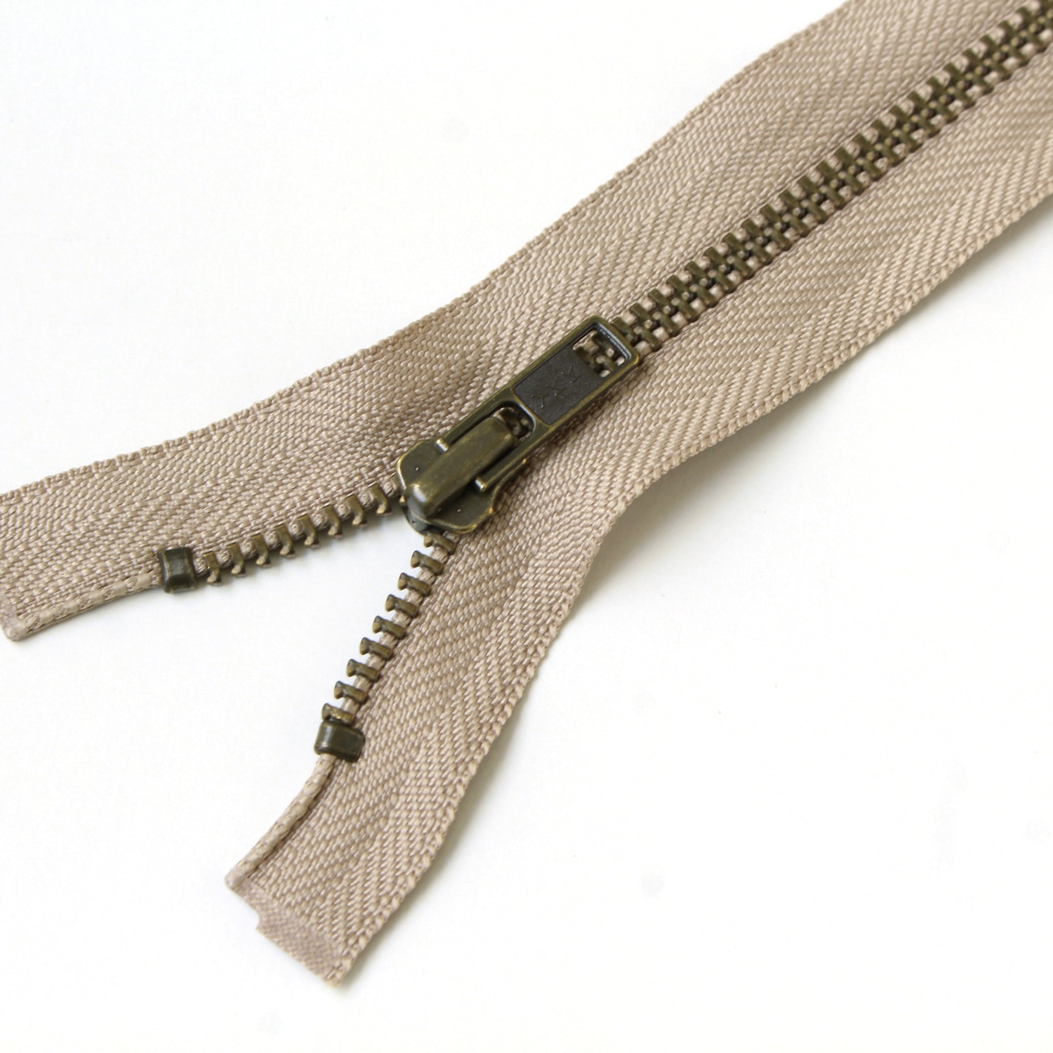 日本紐釦貿易 Y.K.K オープンファスナー 60cm 同色3本入 col.573 濃ベージュ 4GKB60-573 (ご注文単位1束)【直送品】