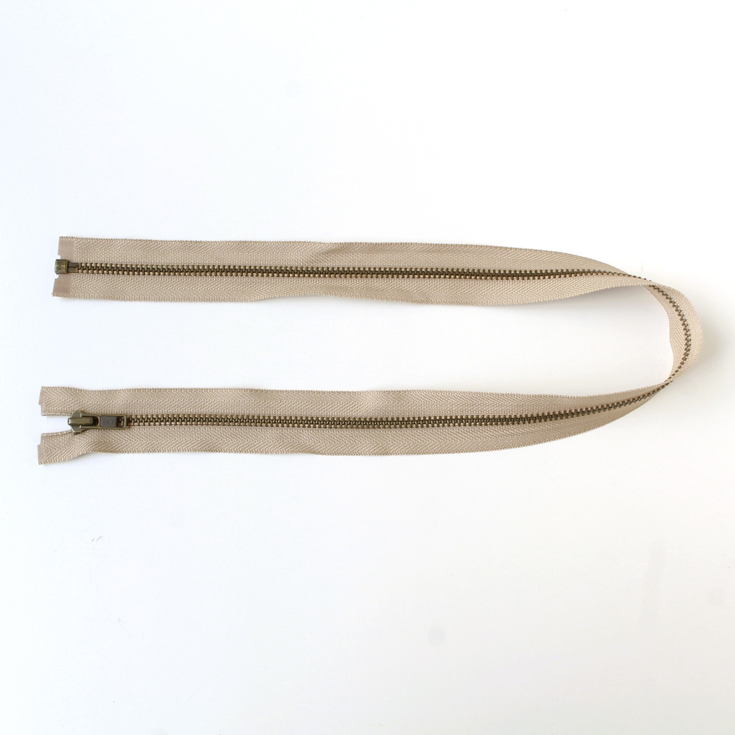 日本紐釦貿易 Y.K.K オープンファスナー 60cm 同色3本入 col.573 濃ベージュ 4GKB60-573 (ご注文単位1束)【直送品】