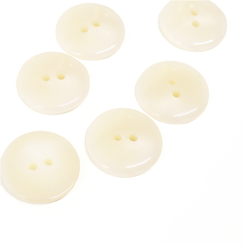 日本紐釦貿易(Nippon Chuko) サマーカジュアルボタン 18mm 6個 ライトベージュ 153-18-41 1枚（ご注文単位1枚）【直送品】