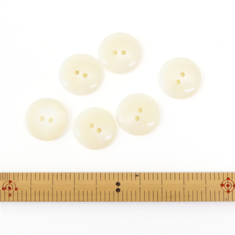 日本紐釦貿易(Nippon Chuko) サマーカジュアルボタン 18mm 6個 ライトベージュ 153-18-41 1枚(ご注文単位1枚)【直送品】