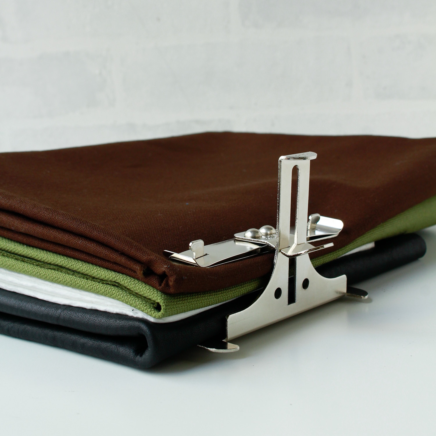 日本紐釦貿易 裁断用 ワンタッチ 押さえクリップ 1個 シルバー NI-06849 (ご注文単位1個)【直送品】