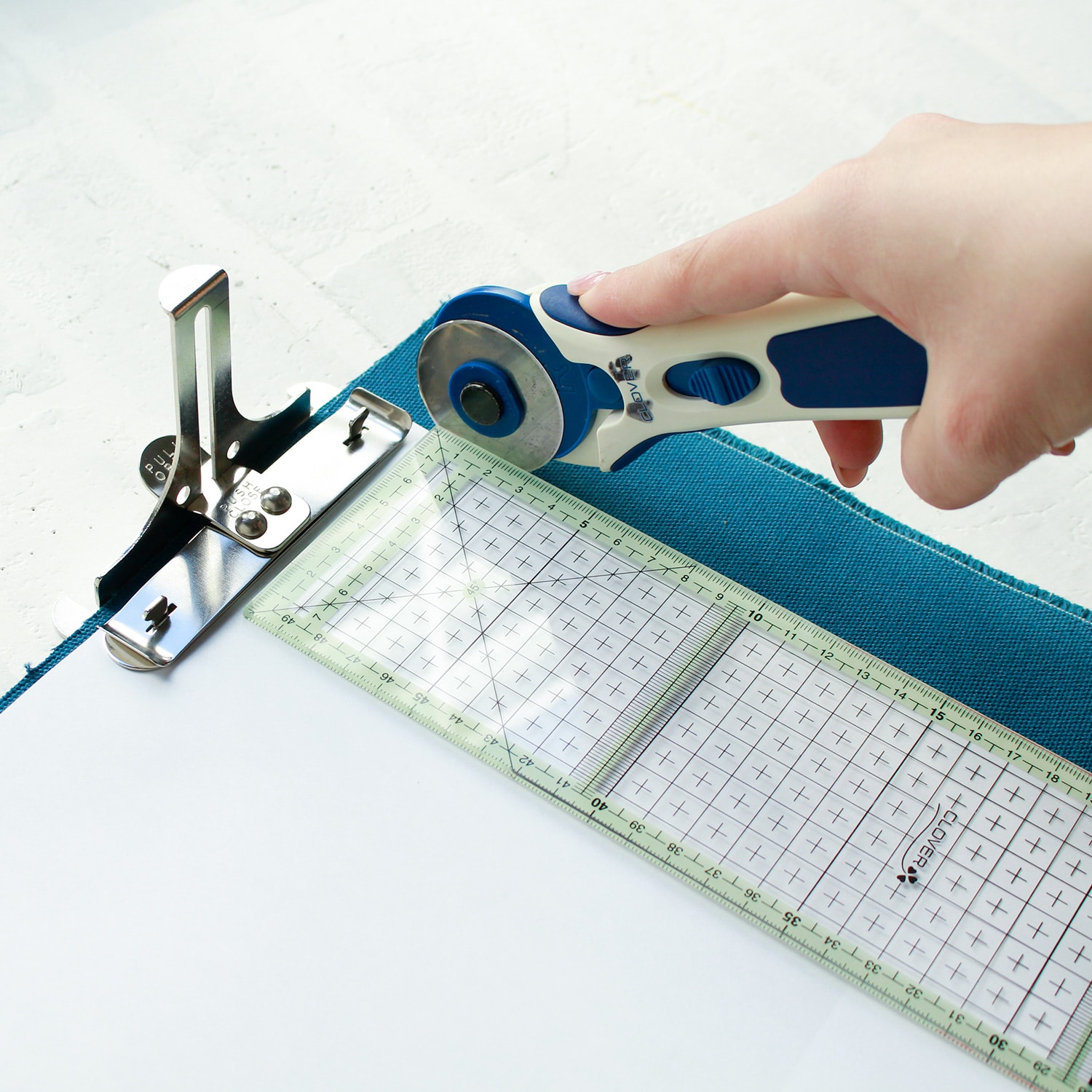 日本紐釦貿易 裁断用 ワンタッチ 押さえクリップ 4個 シルバー NI-06849-4 (ご注文単位1個)【直送品】