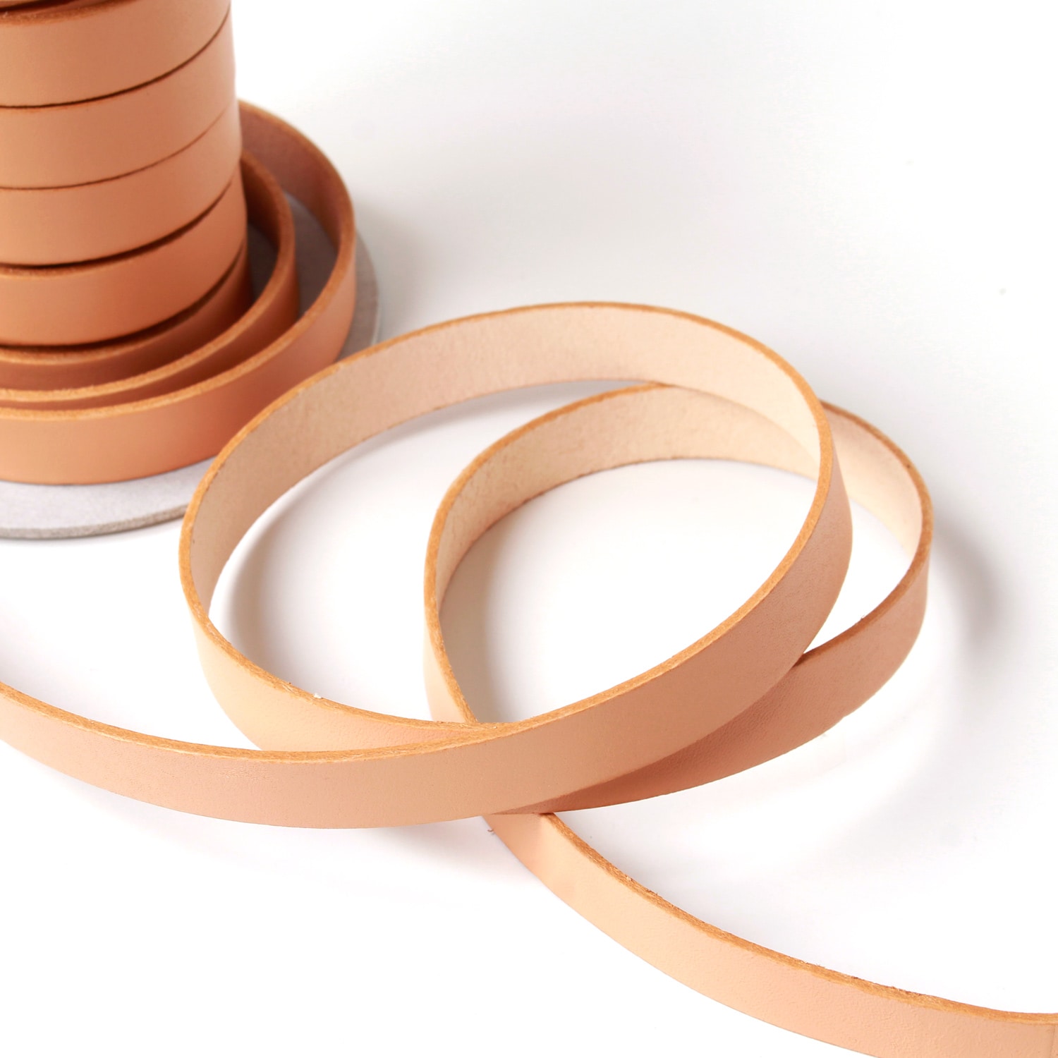 日本紐釦貿易 ヌメ革テープ 15mm巾 長さ10m巻 ナチュラル MTLS1015-11 （ご注文単位1巻）【直送品】