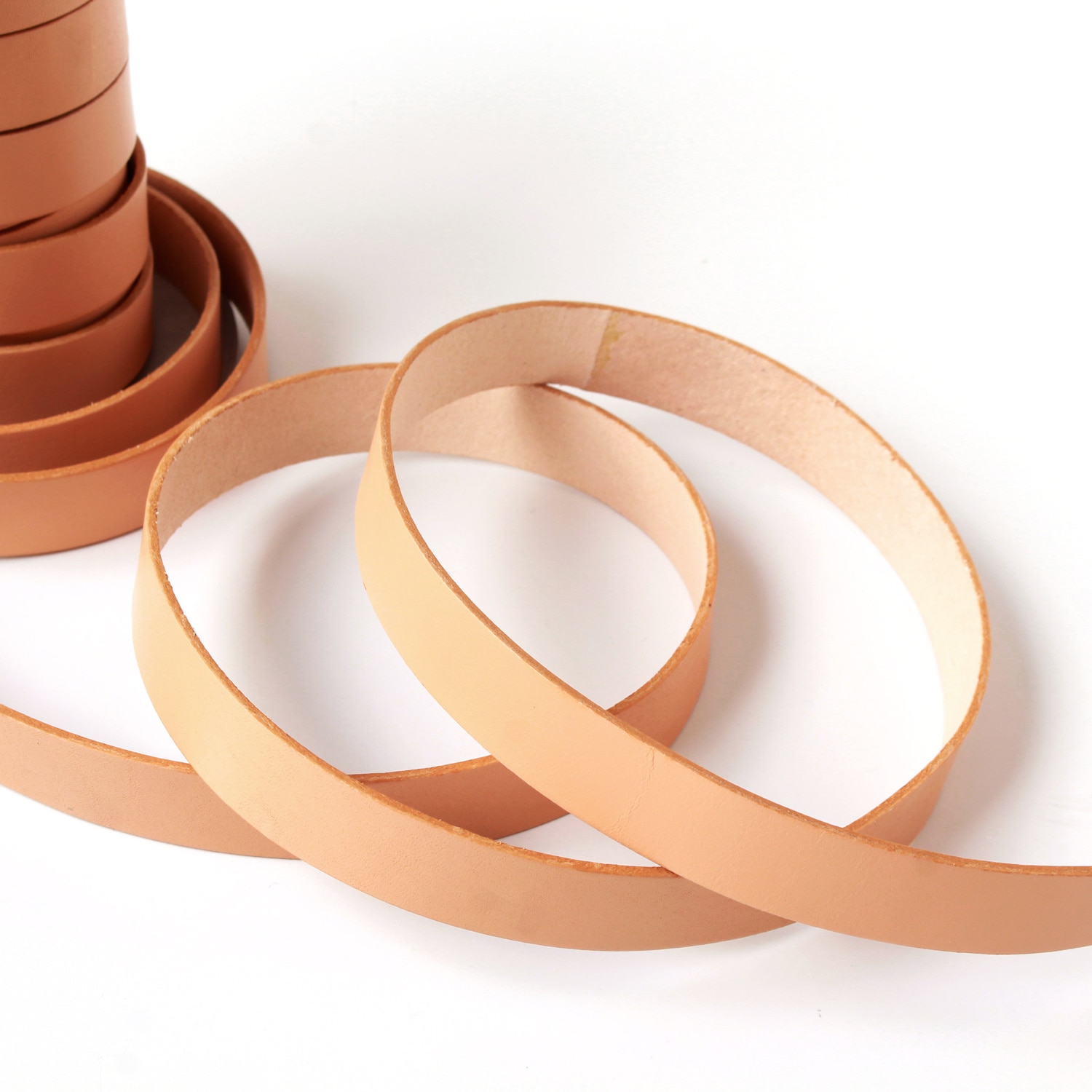 日本紐釦貿易 ヌメ革テープ 20mm巾 長さ10m巻 ナチュラル MTLS1020-11 （ご注文単位1巻）【直送品】