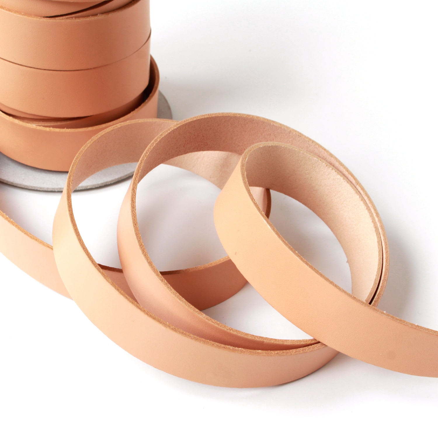 日本紐釦貿易 ヌメ革テープ 25mm巾 長さ10m巻 ナチュラル MTLS1025-11 （ご注文単位1巻）【直送品】