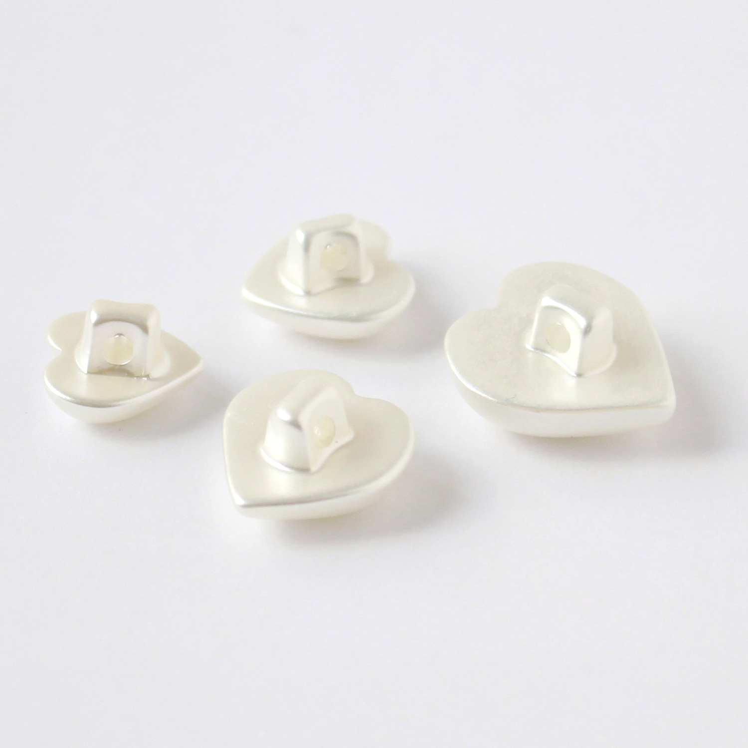 日本紐釦貿易 ハート型パールボタン 15mm 5個 LW4770-15 （ご注文単位1個）【直送品】