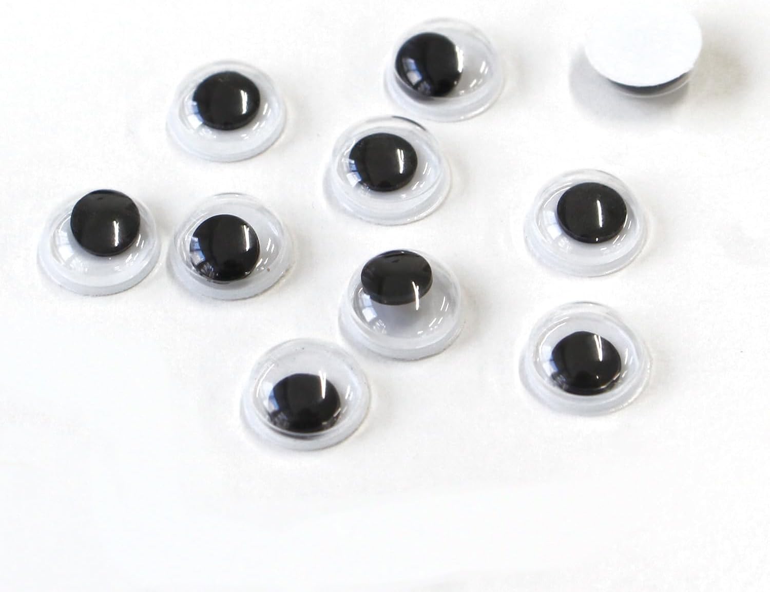 日本紐釦貿易 動眼(貼付) 8㎜ 10個x5袋 MOL-2105-5 (ご注文単位1セット)【直送品】