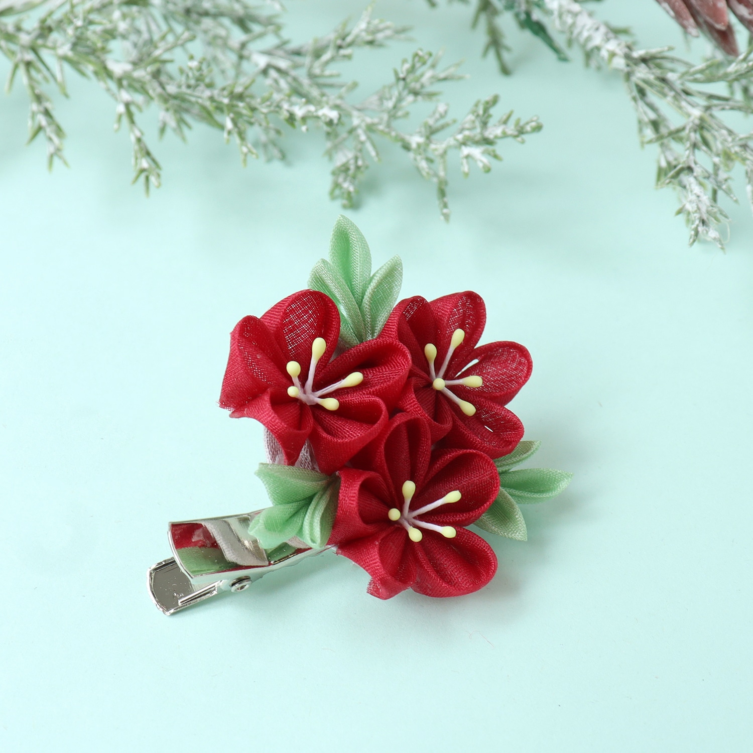 日本紐釦貿易 (Nippon Chuko) 羽二重四匁生地つまみ細工キット「花しごと」32 梅のコサージュクリップ S50-12 （ご注文単位1個）【直送品】