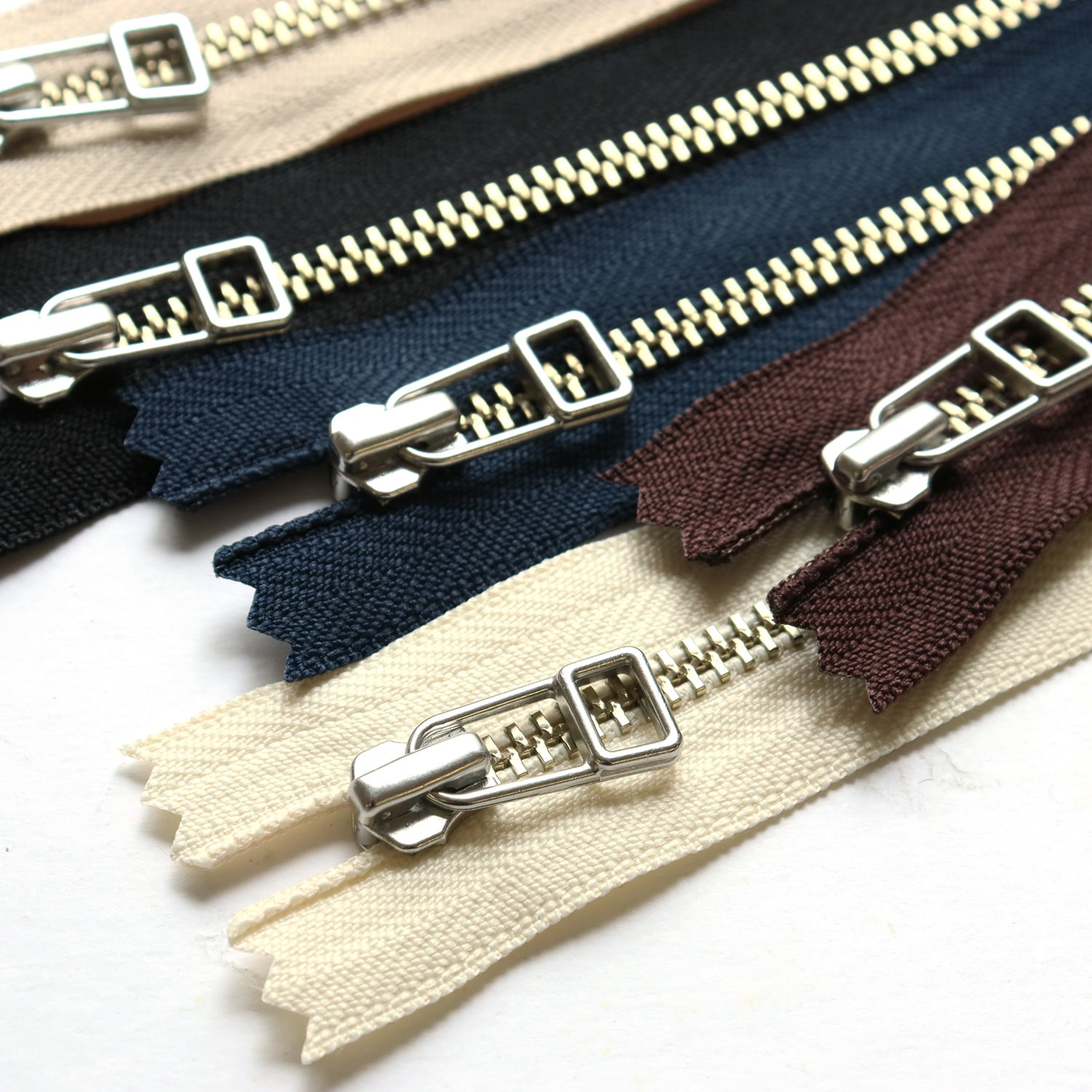 日本紐釦貿易 Y.K.K レザー用ファスナー 30cm S 5色セット 4LFN30-5MIX (ご注文単位1束)【直送品】