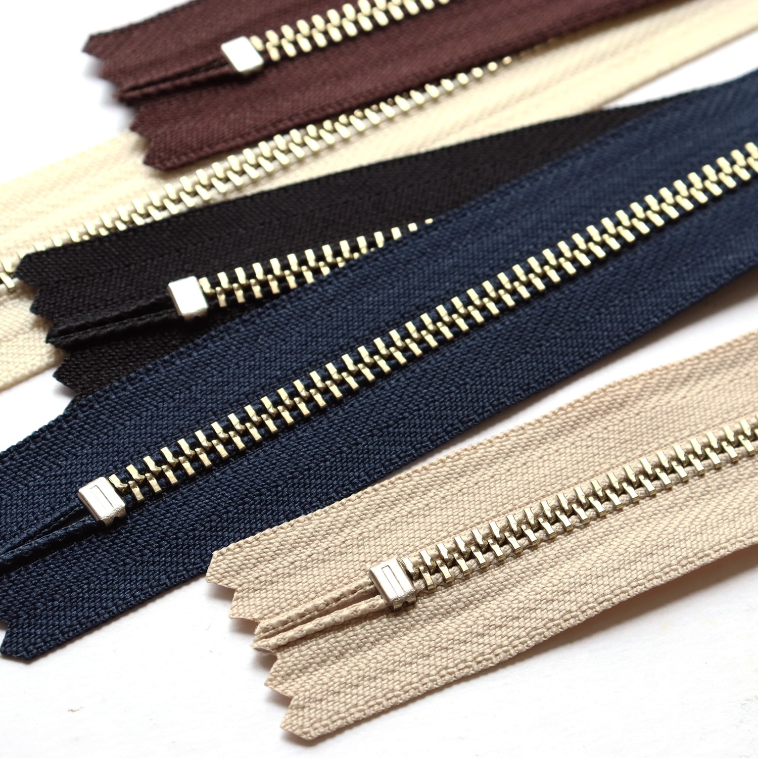 日本紐釦貿易 Y.K.K レザー用ファスナー 30cm S 5色セット 4LFN30-5MIX (ご注文単位1束)【直送品】