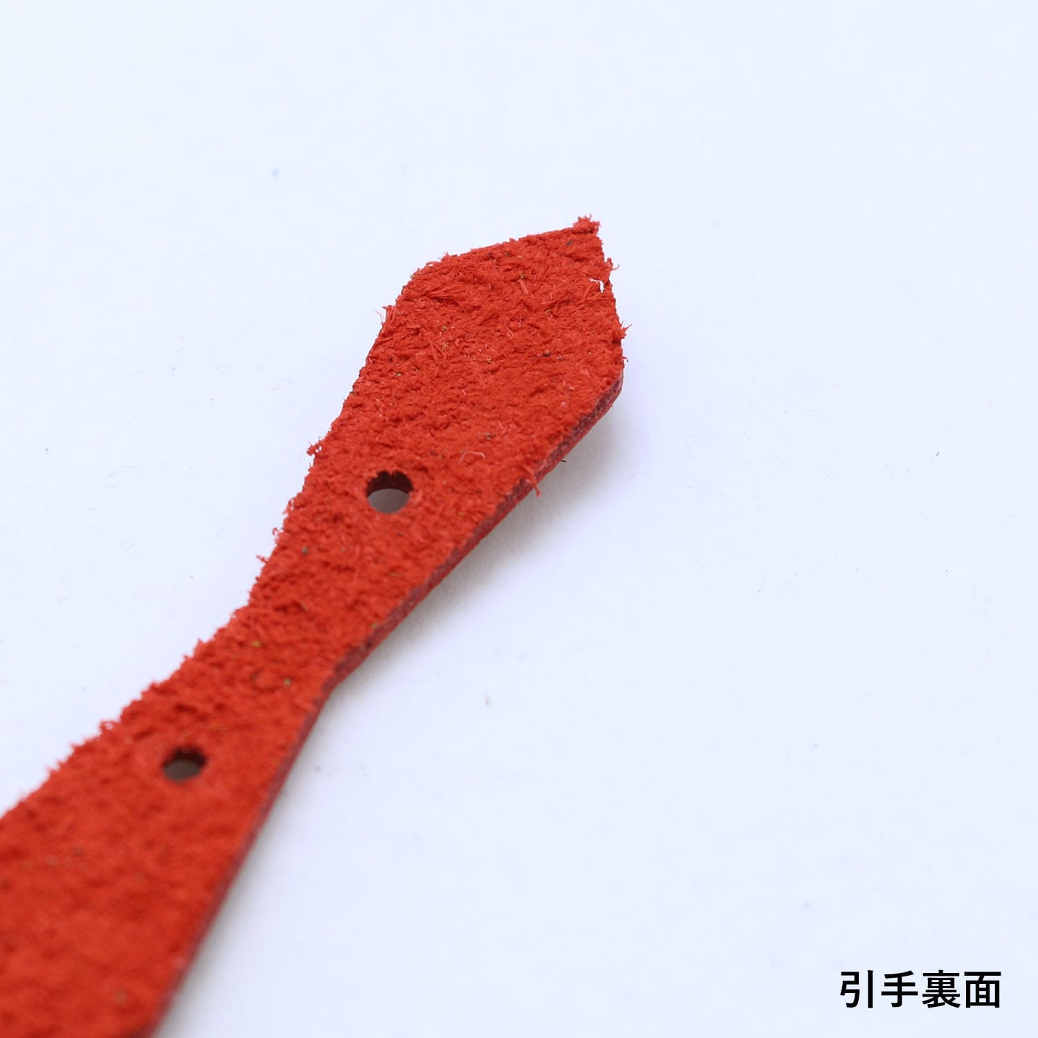 日本紐釦貿易 Y.K.K 本革 ファスナー引き手パーツ ペンタゴン型 ネジ式カシメ付き 約15mm×30mm 赤 LSP-R (ご注文単位1束)【直送品】