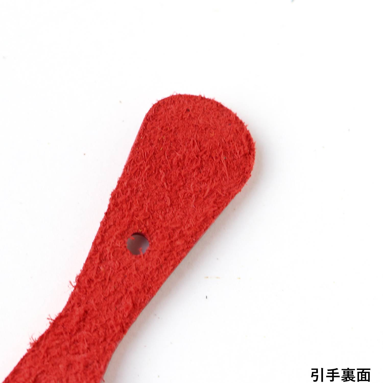 日本紐釦貿易 Y.K.K 本革 ファスナー引き手パーツ サークル型 ネジ式カシメ付き 約17mm×35mm 赤 LSC-R (ご注文単位1束)【直送品】