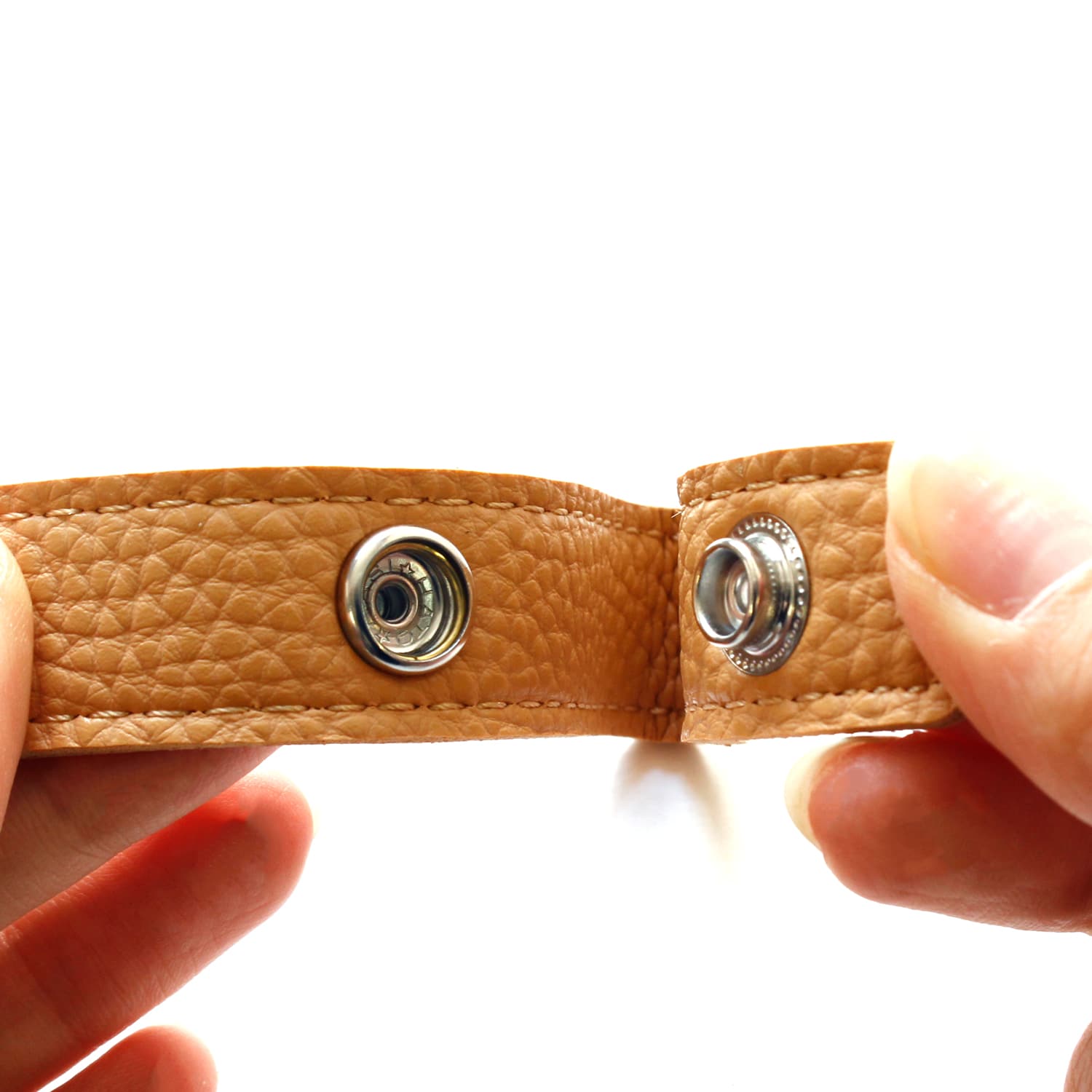 日本紐釦貿易 エンボス加工 ホック式かんたん付け替えハンドル S/40cm 2本1組入 MAW56-E (ご注文単位1個)【直送品】