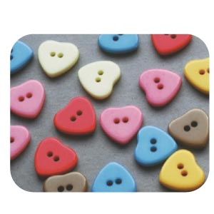 日本紐釦貿易 キャンディミニボタン ハート型 約10mm ミックスカラーつや有り 40個入 LW143 (ご注文単位1束)【直送品】