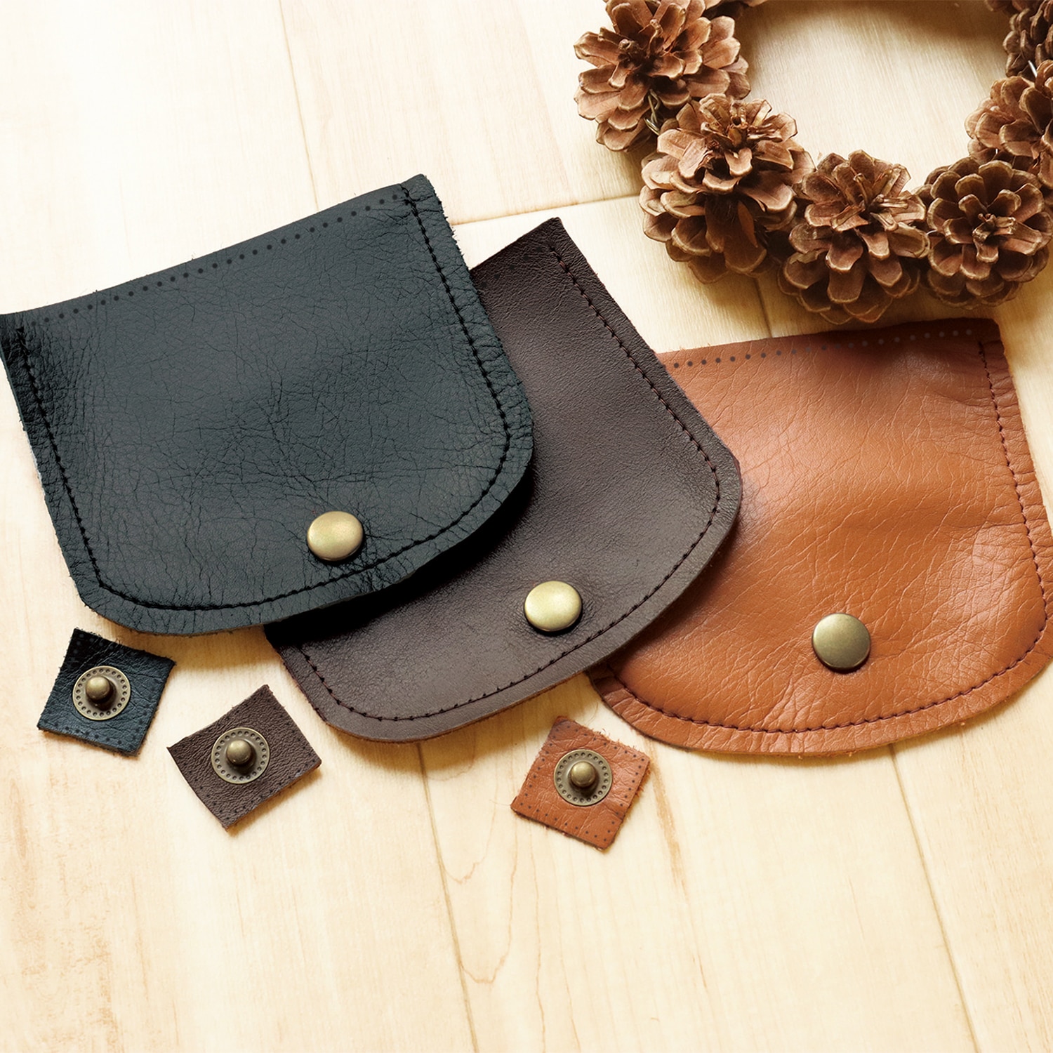 日本紐釦貿易 本革フラップパーツ ブラック 12×12cm ボタン付き MAP131-B (ご注文単位1束)【直送品】