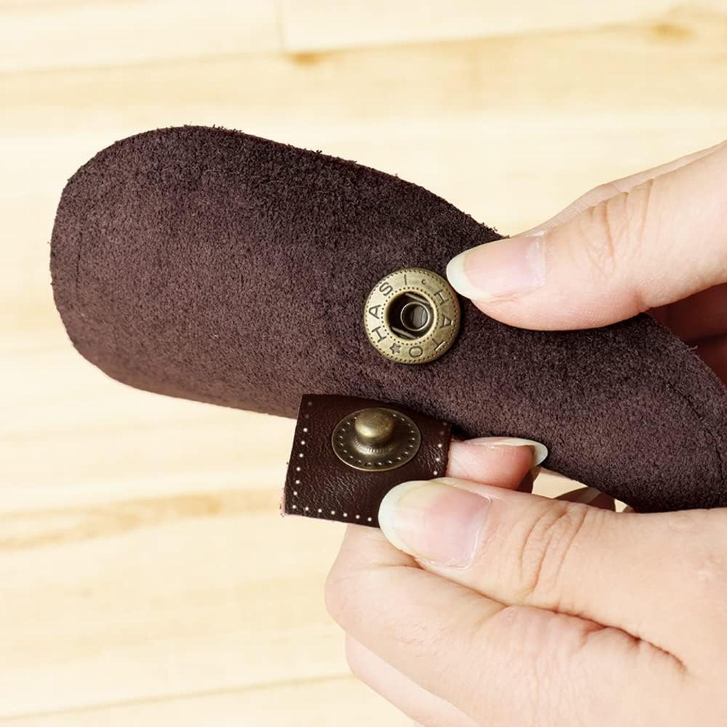 日本紐釦貿易 本革フラップパーツ チョコ 12×12cm ボタン付き MAP131-C (ご注文単位1束)【直送品】