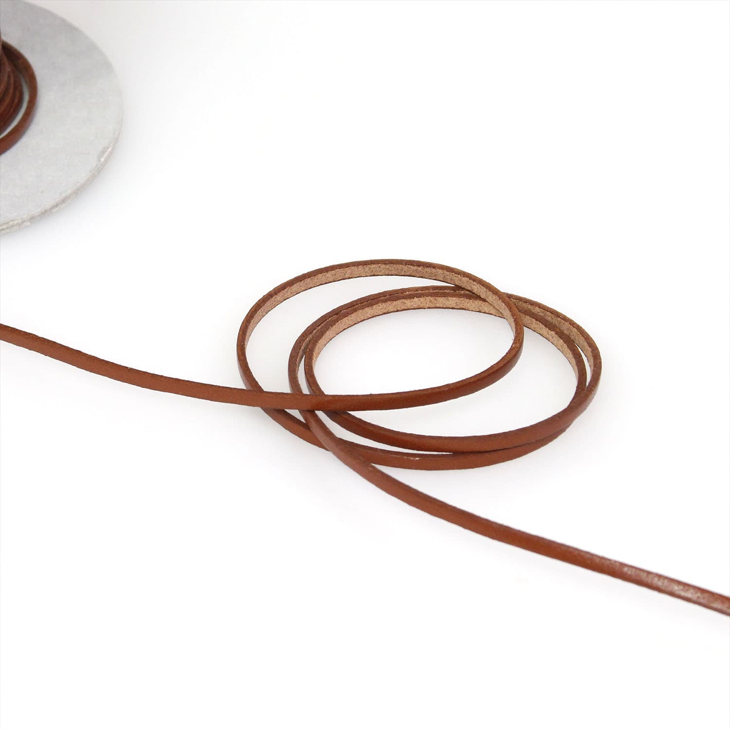 日本紐釦貿易 ヌメ革テープ 3mm巾 長さ10m巻 茶 MTLS1003-3 （ご注文単位1巻）【直送品】